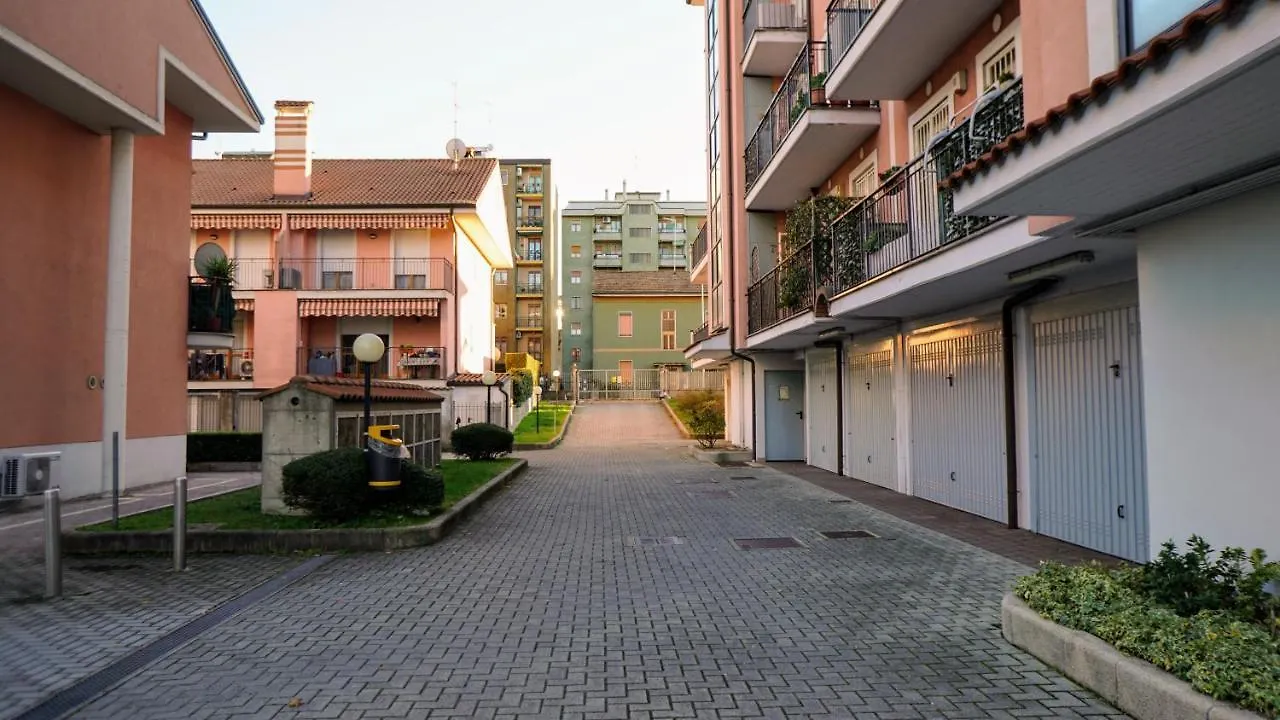 Apartment Luminoso Appartamento A Pochi Minuti Da Duomo E Fiera Milan