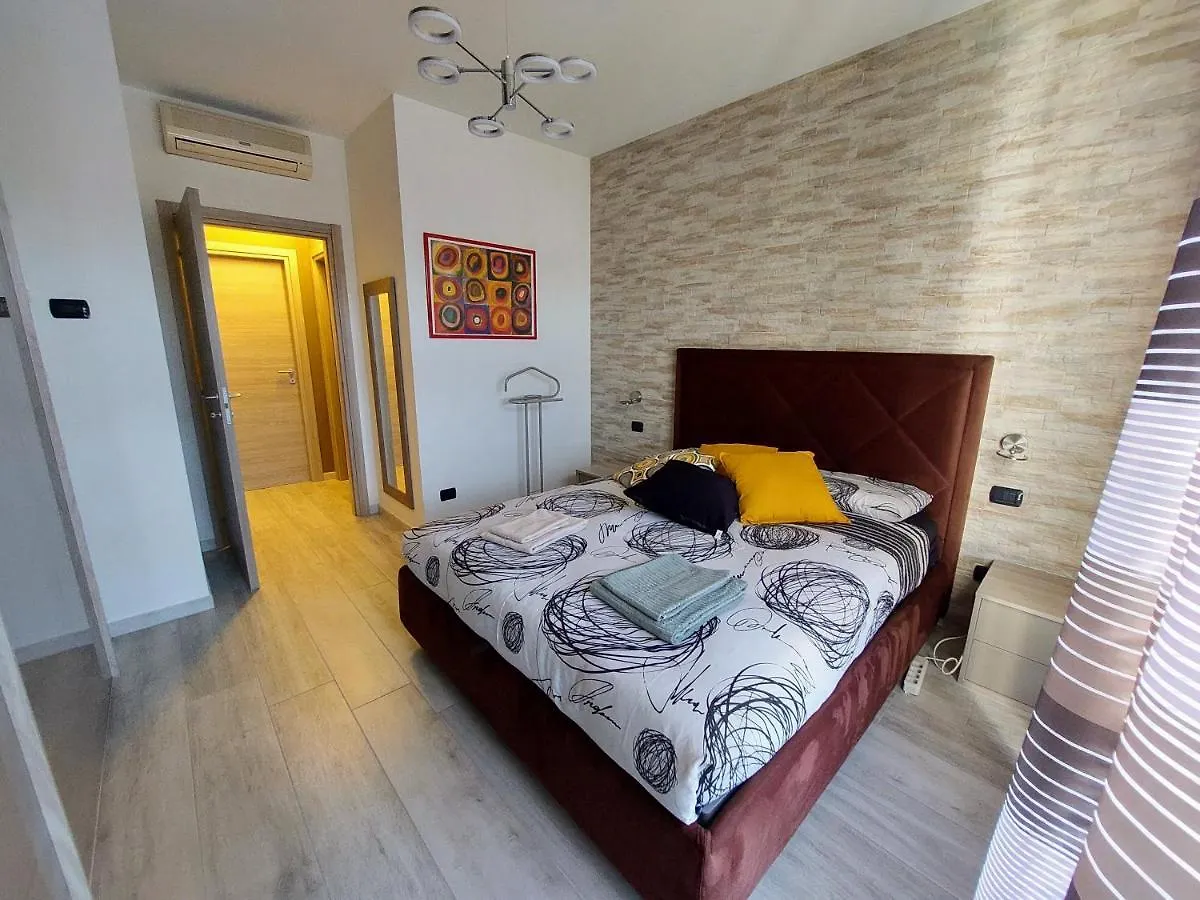 Apartment Luminoso Appartamento A Pochi Minuti Da Duomo E Fiera Milan Italy