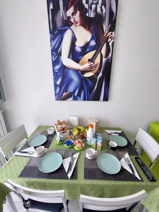 Apartment Luminoso Appartamento A Pochi Minuti Da Duomo E Fiera Milan Italy